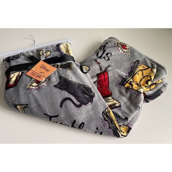 Disney Hocus Pocus Sanderson Sisters Soft Throw Blanket Grey 50x70 Halloween NEW - Picture 1 of 10